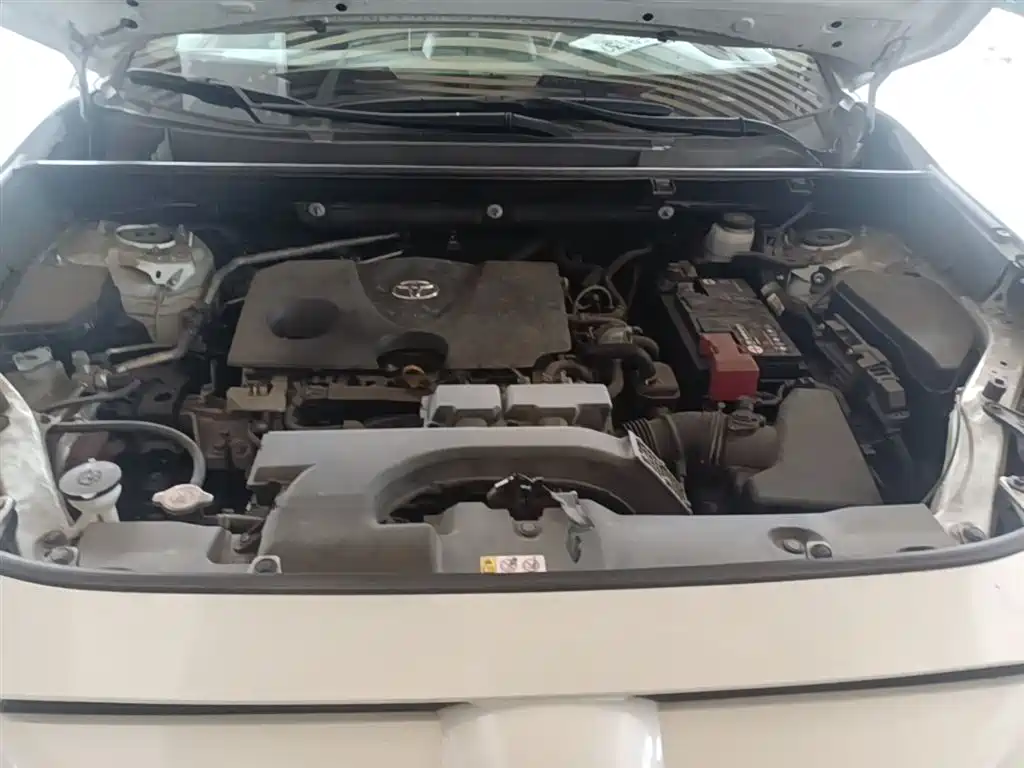 Toyota RAV4 — фото 20