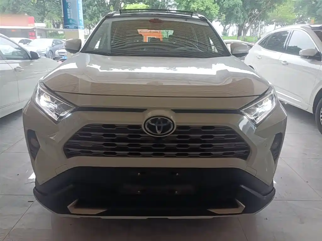 Toyota RAV4 — фото 3
