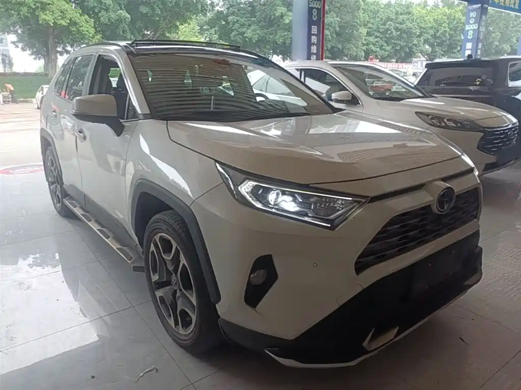 Toyota RAV4 — фото 4