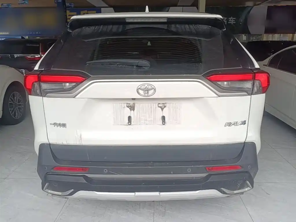 Toyota RAV4 — фото 6
