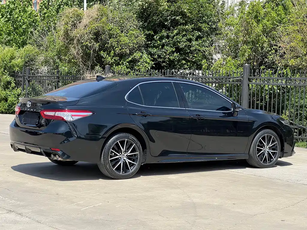 Toyota Camry — фото 7