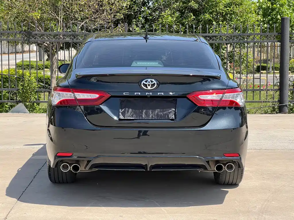 Toyota Camry — фото 9