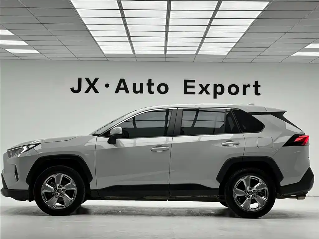 Toyota RAV4 — фото 9