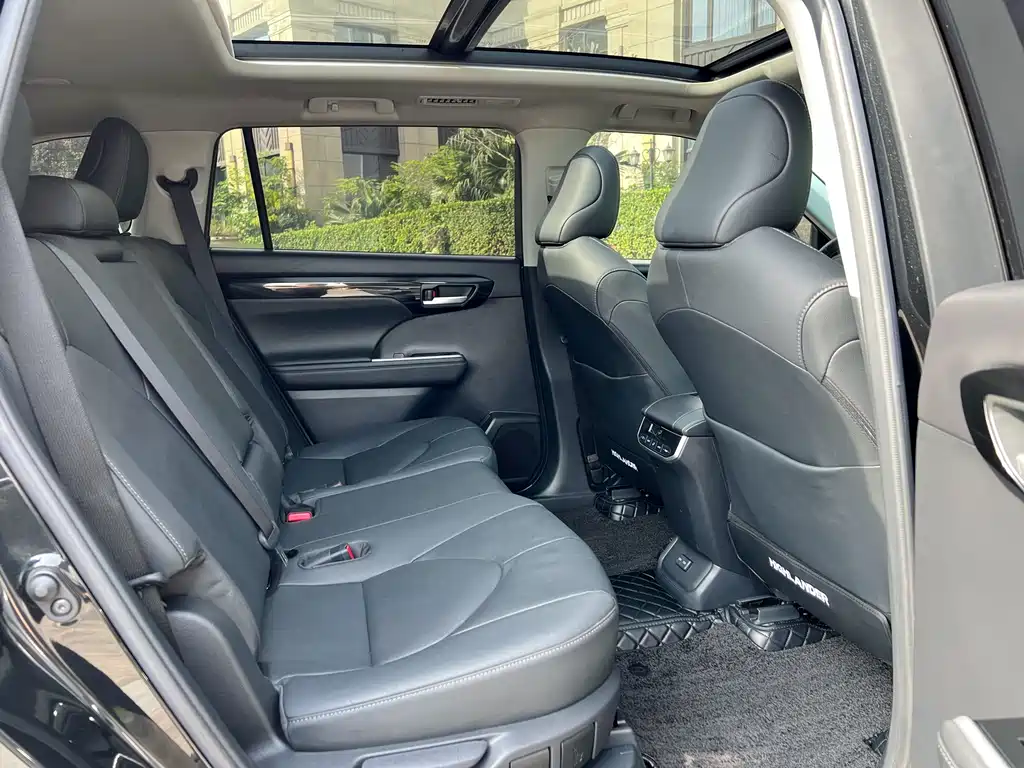 Toyota Highlander — фото 10
