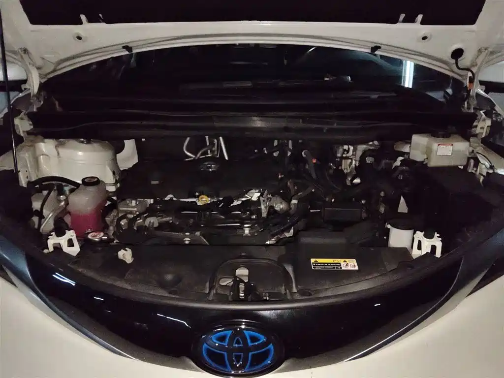 Toyota Granvia — фото 11