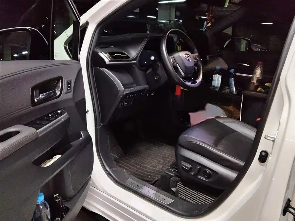 Toyota Granvia — фото 14