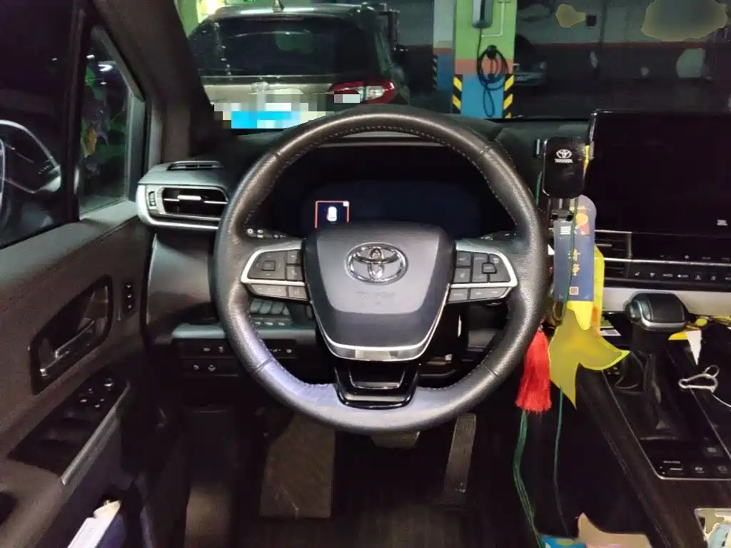 Toyota Granvia — фото 3