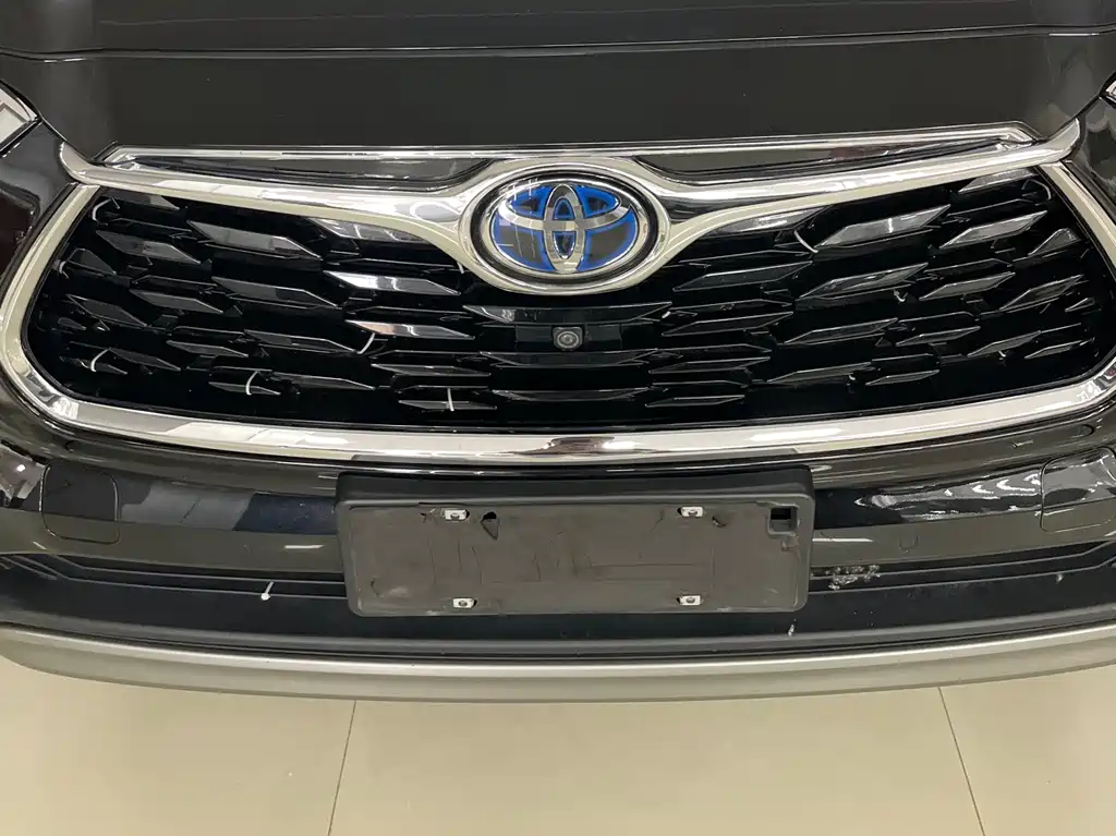 Toyota Highlander — фото 10
