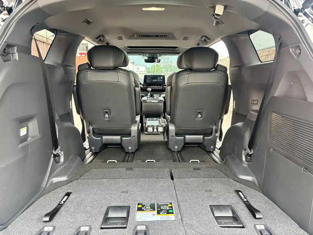 Toyota Sienna — фото 15