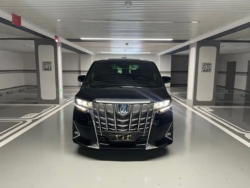 Toyota Alphard — фото 2
