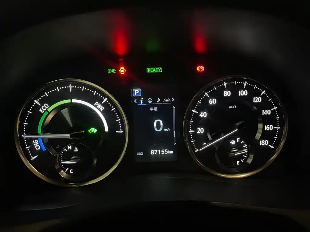 Toyota Alphard — фото 11