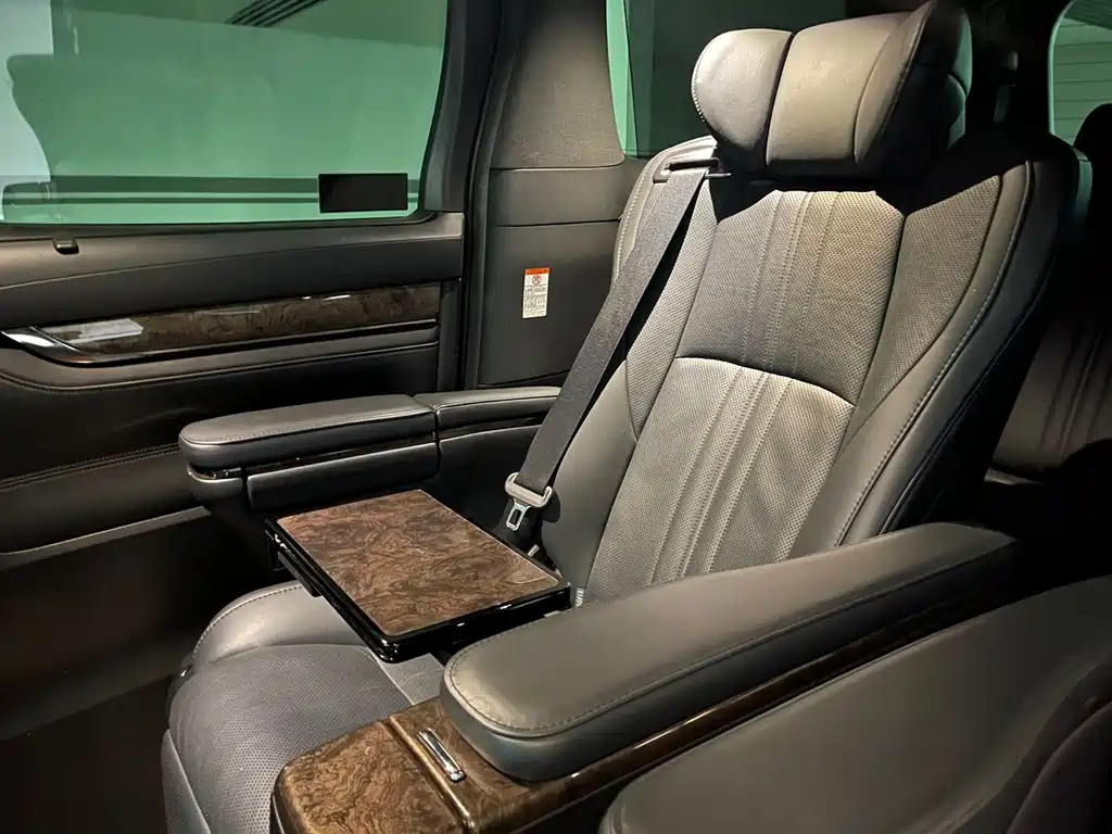 Toyota Alphard — фото 18