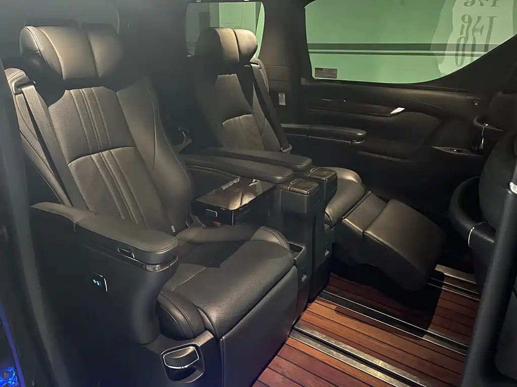 Toyota Alphard — фото 23
