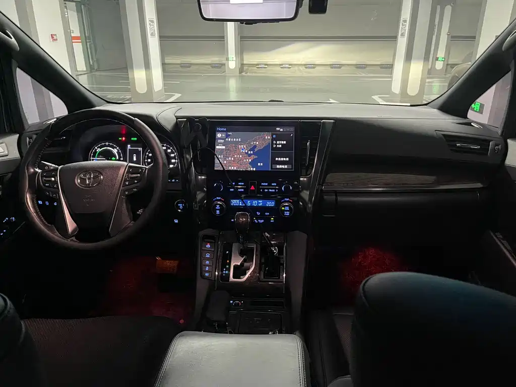 Toyota Alphard — фото 24