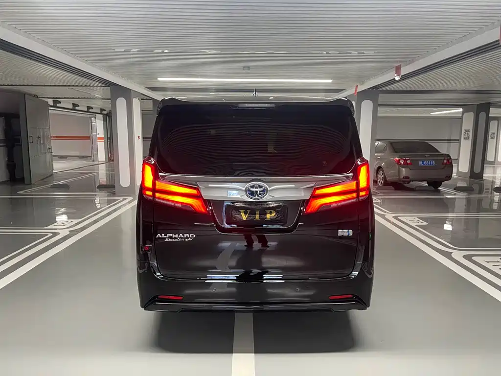 Toyota Alphard — фото 28