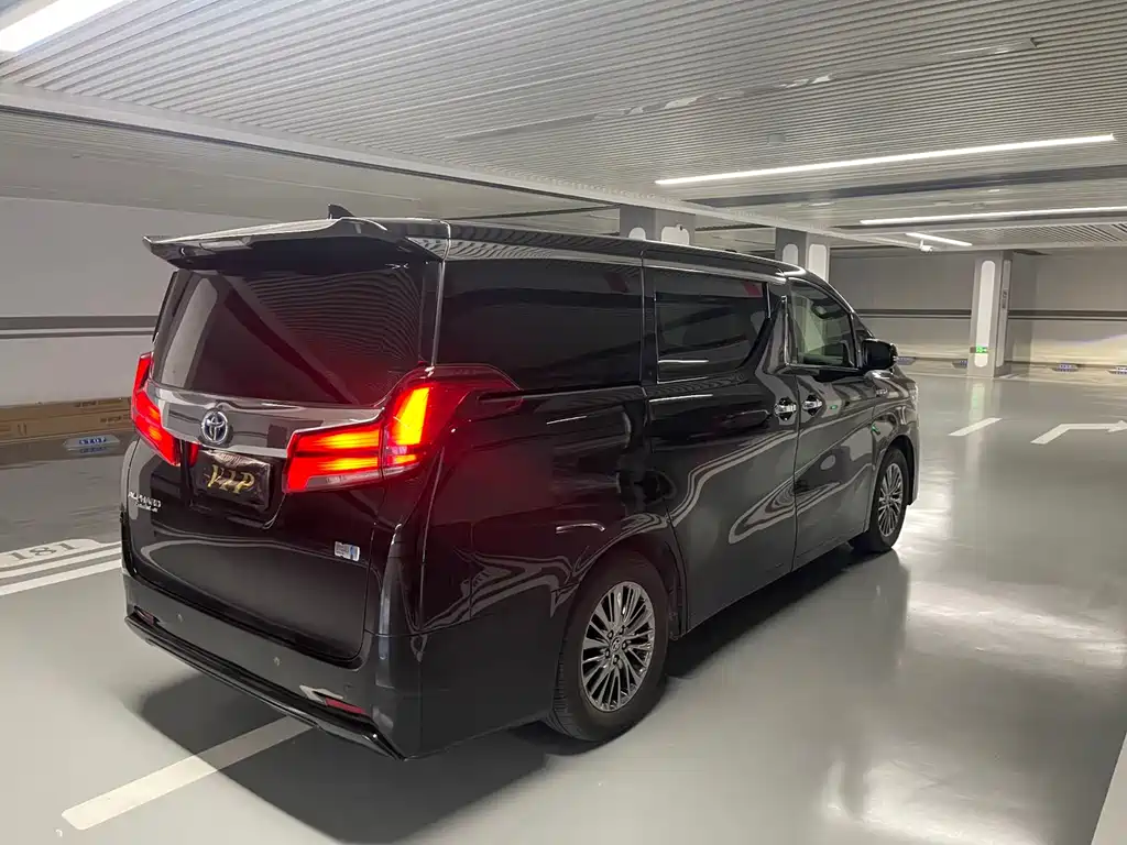 Toyota Alphard — фото 29