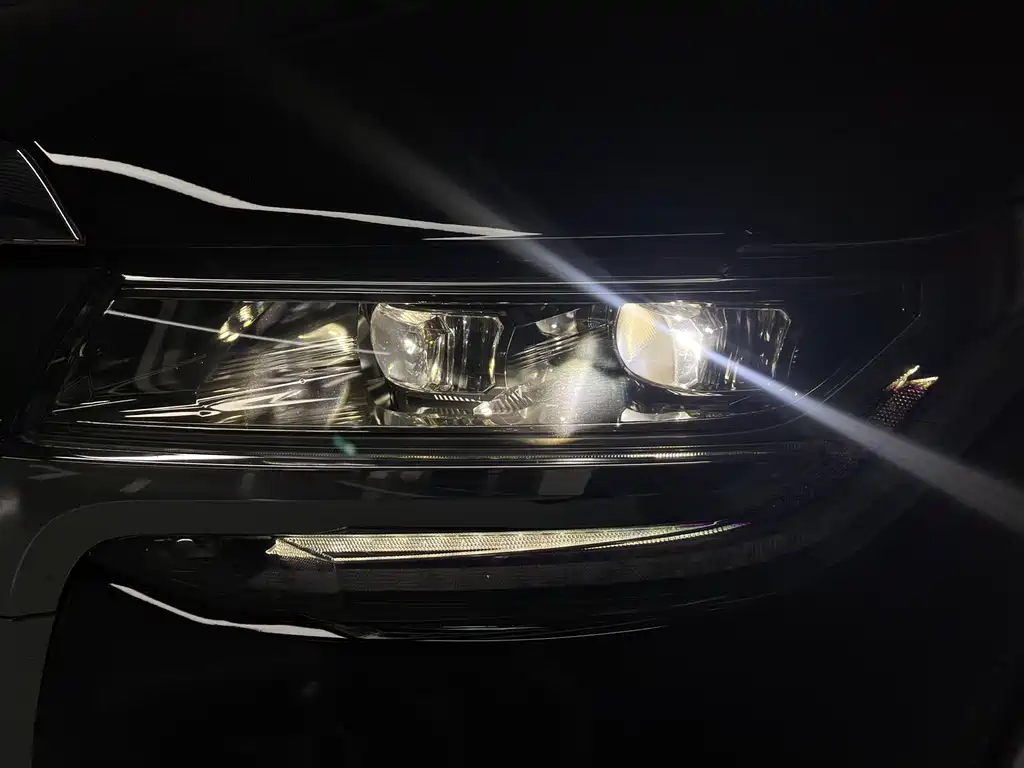 Toyota Alphard — фото 4