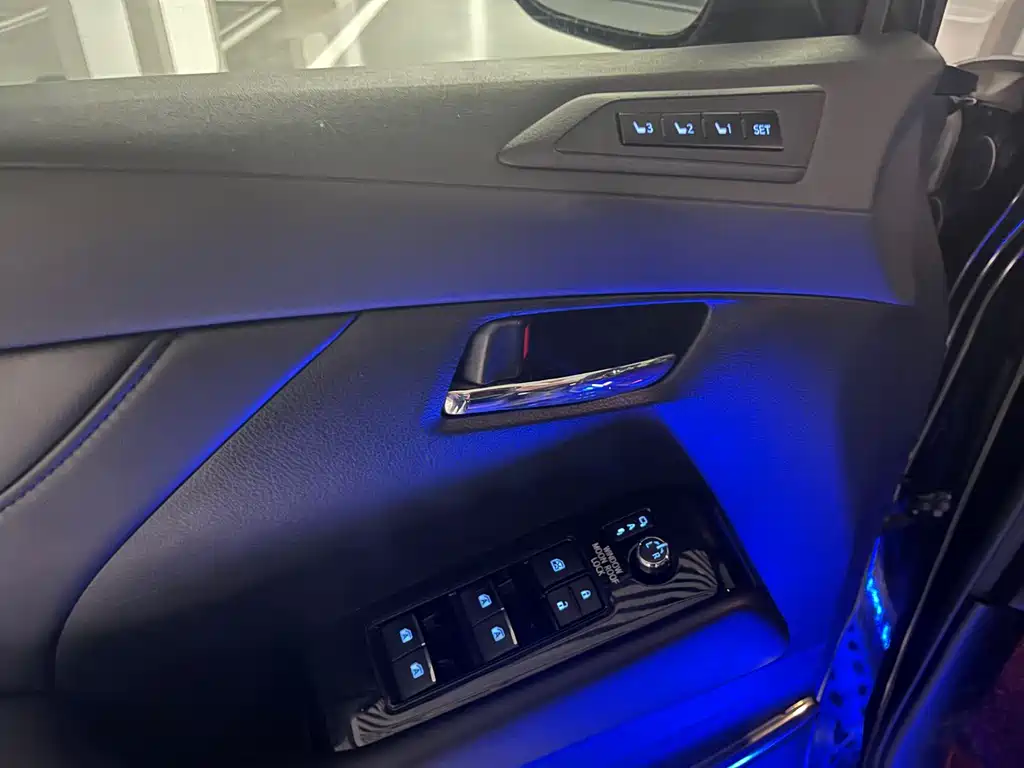 Toyota Alphard — фото 7