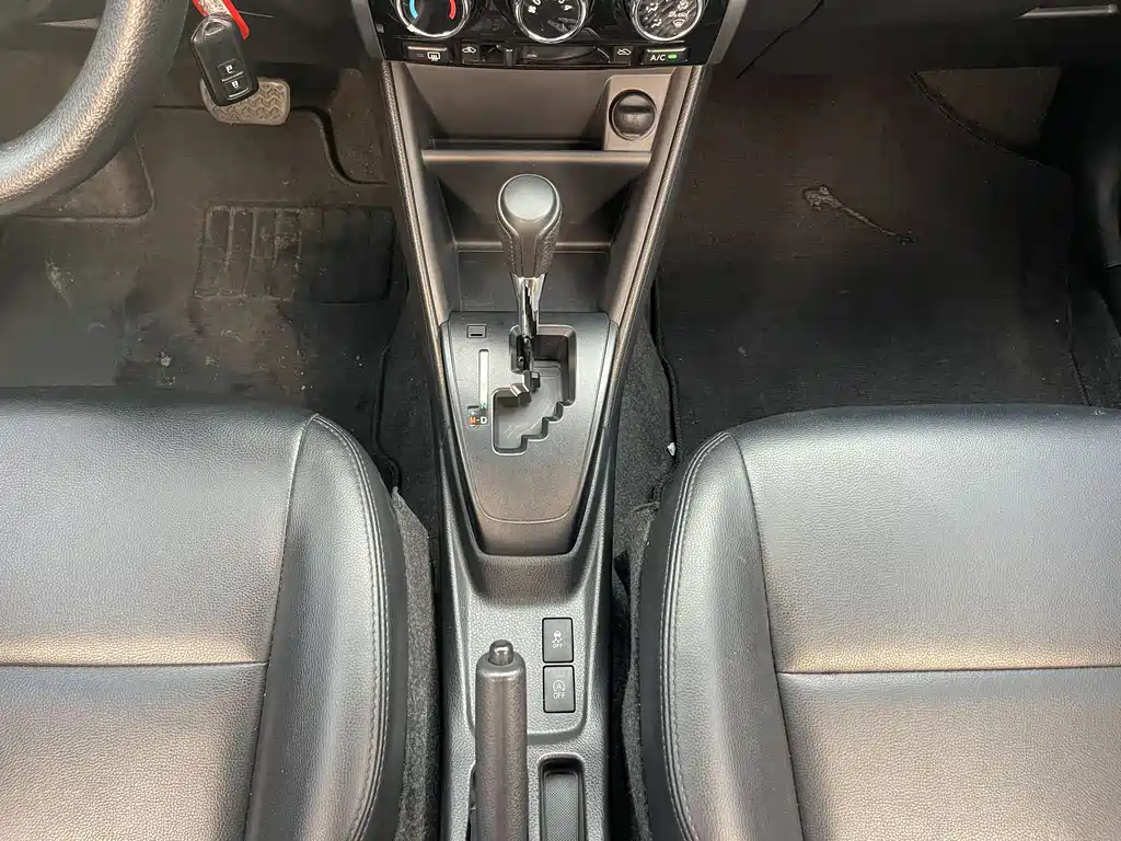 Toyota Yaris L — фото 11