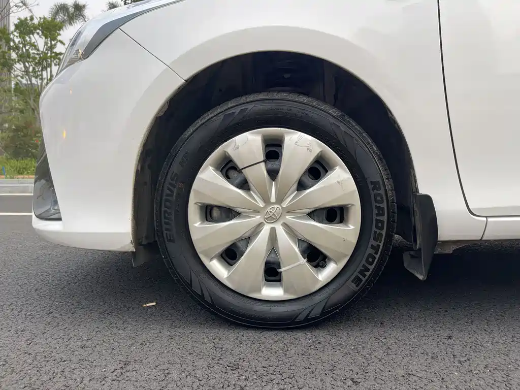 Toyota Yaris L — фото 15