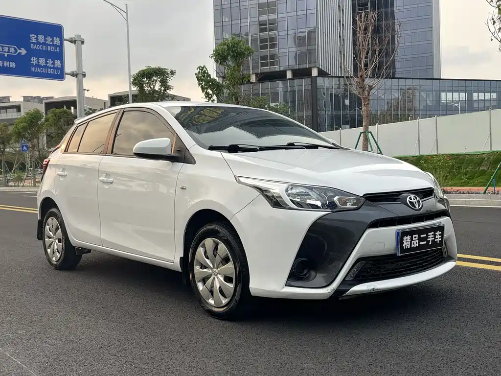 Toyota Yaris L — фото 3
