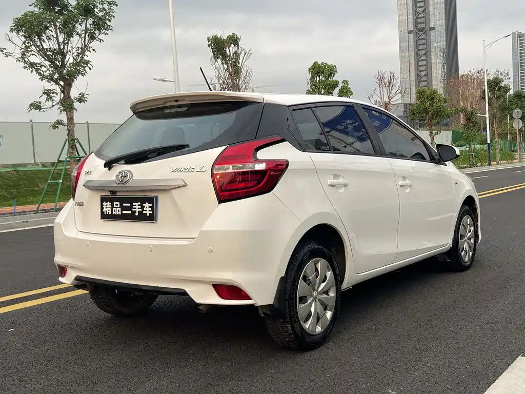 Toyota Yaris L — фото 21