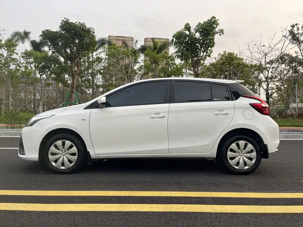 Toyota Yaris L — фото 22