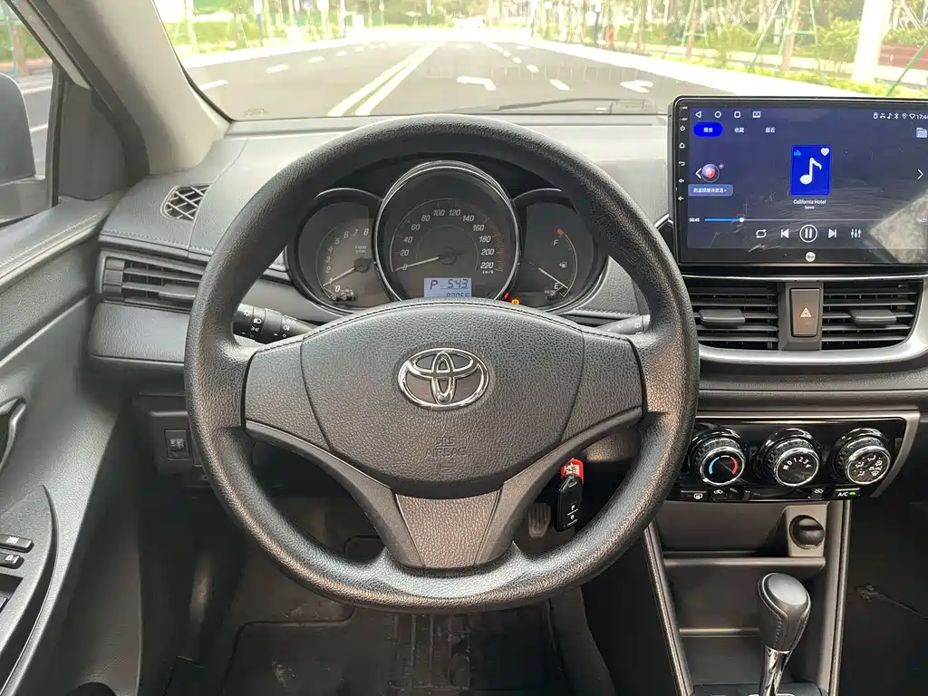 Toyota Yaris L — фото 6