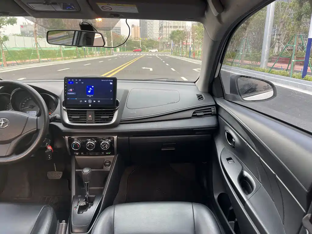 Toyota Yaris L — фото 8