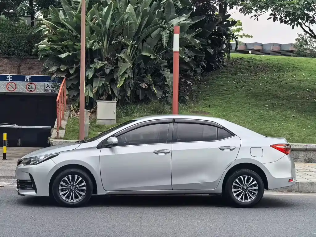 Toyota Corolla — фото 3