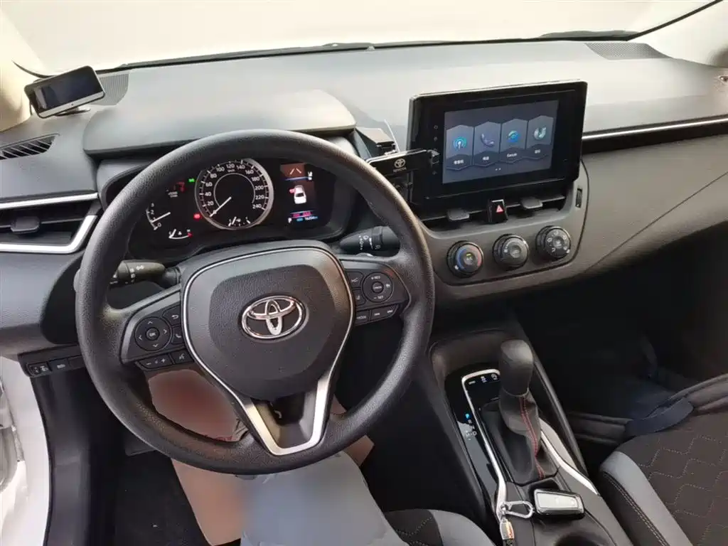 Toyota Corolla — фото 10
