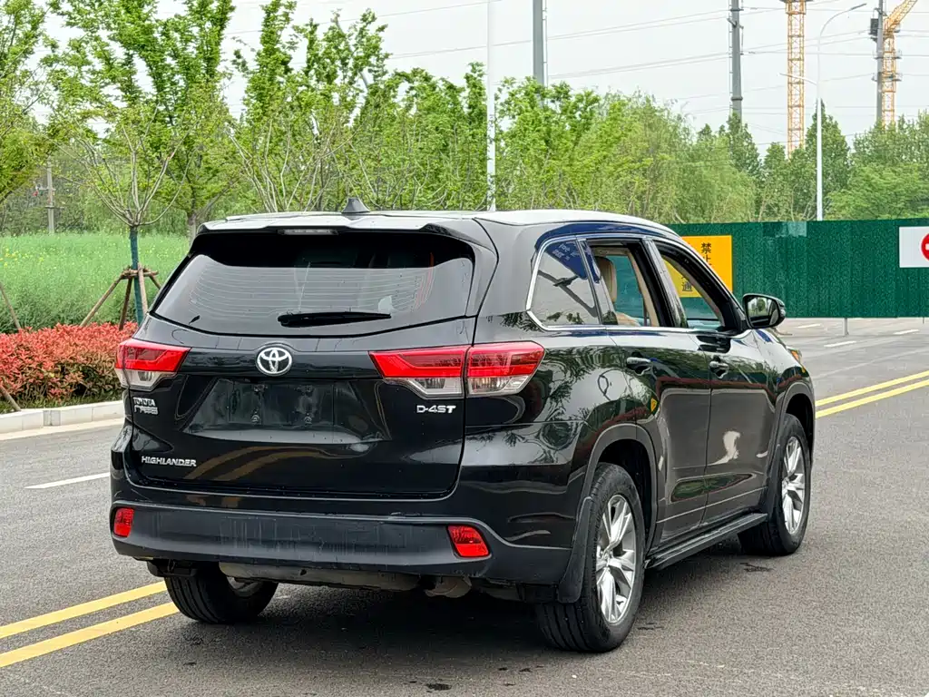 Toyota Highlander — фото 7