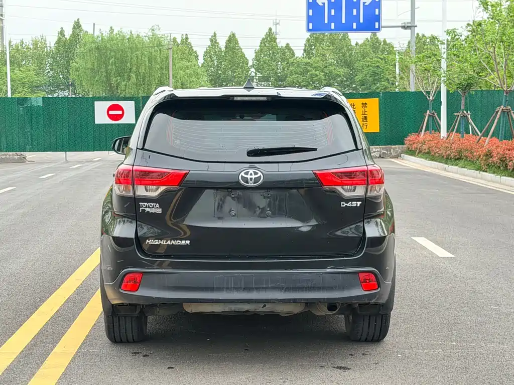 Toyota Highlander — фото 8