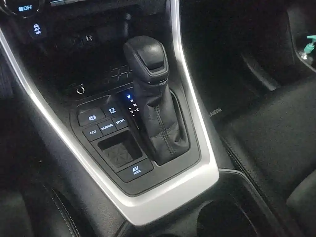 Toyota Wildlander — фото 14