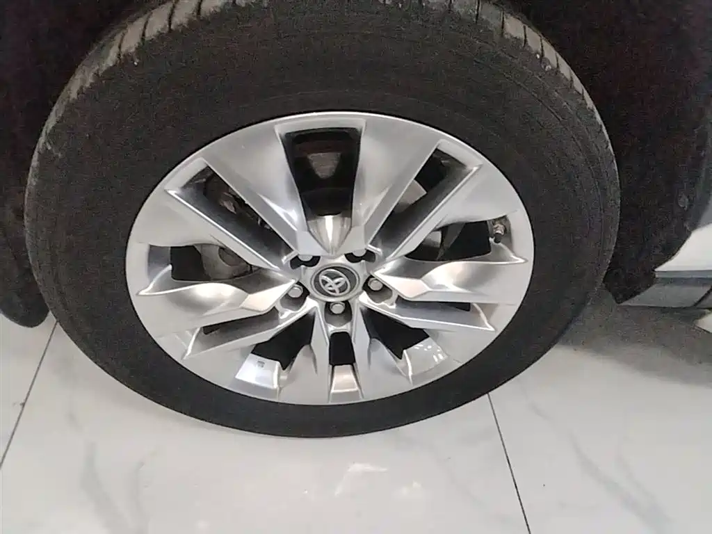 Toyota Wildlander — фото 23