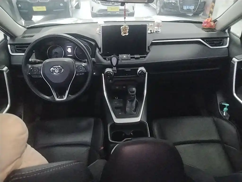 Toyota Wildlander — фото 10