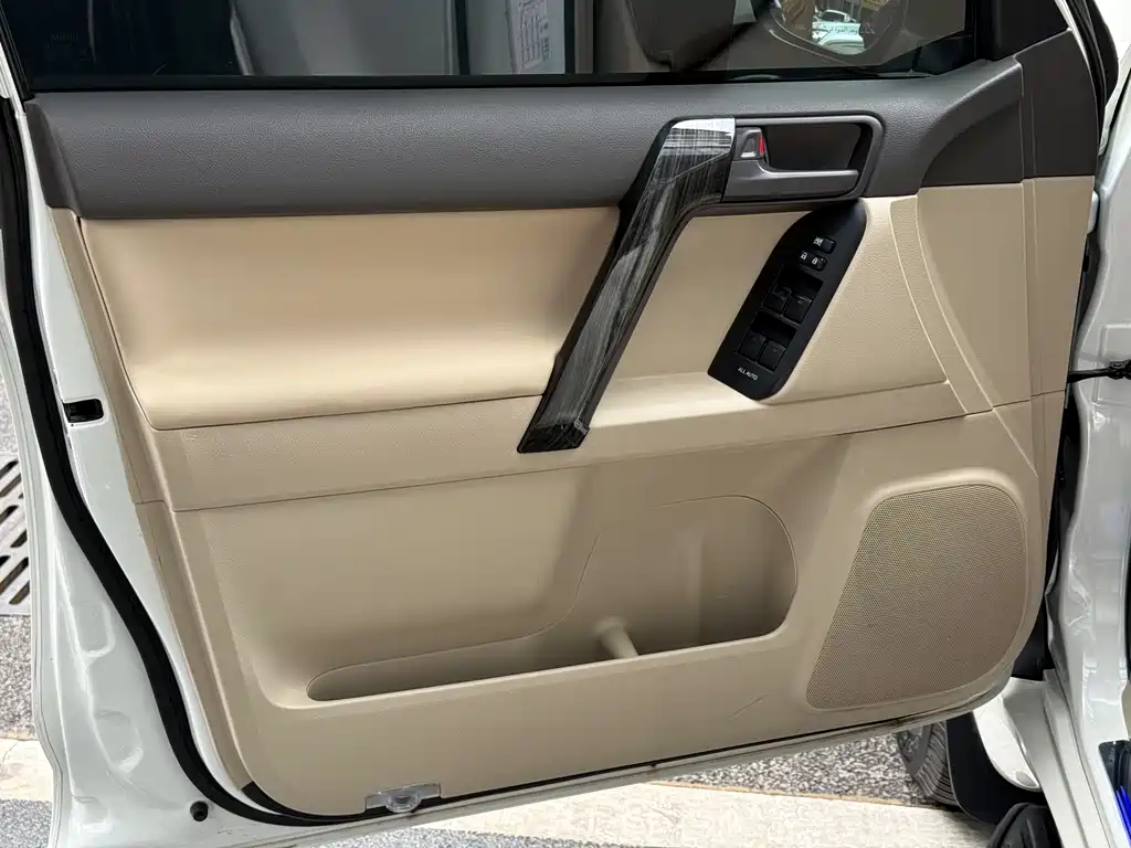 Toyota Prado (Import) — фото 6