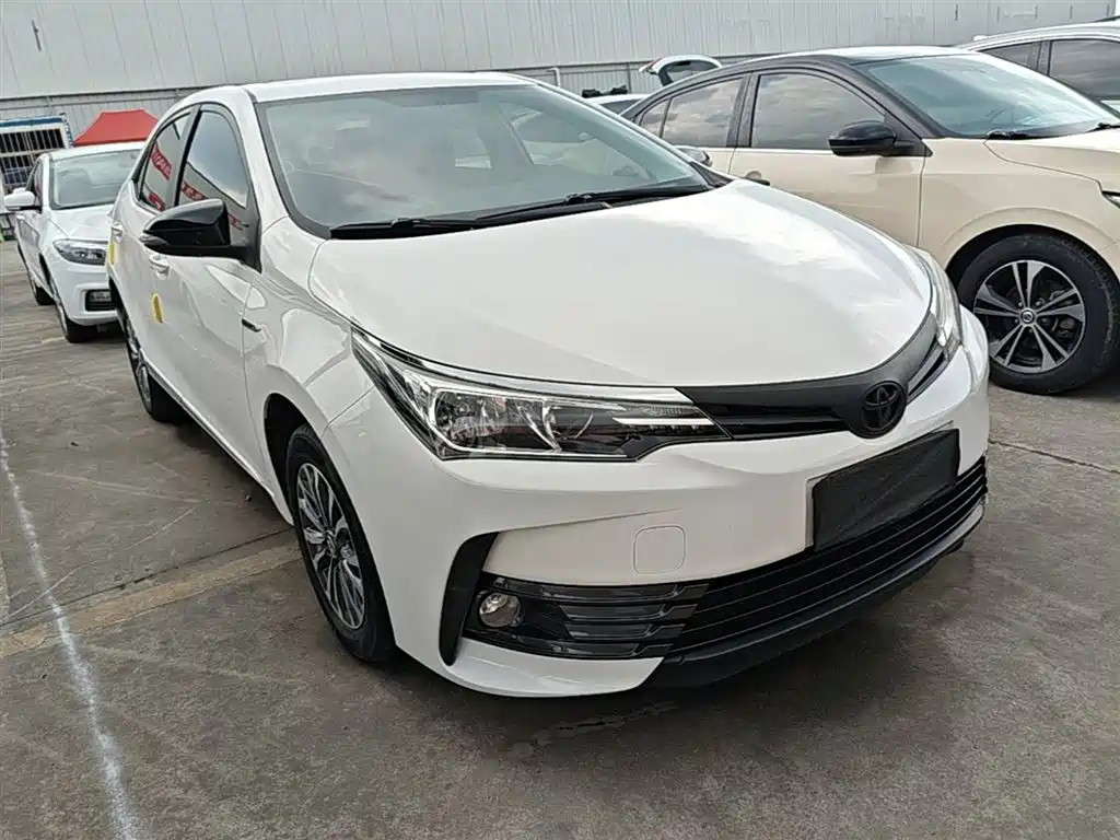 Toyota Corolla — фото 4