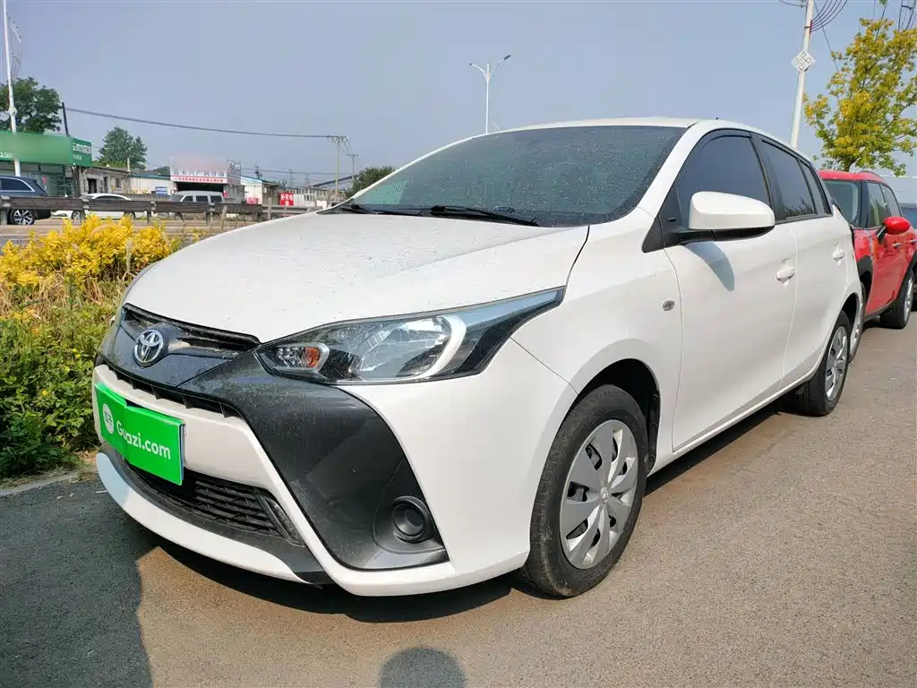 Toyota Yaris L — фото 2