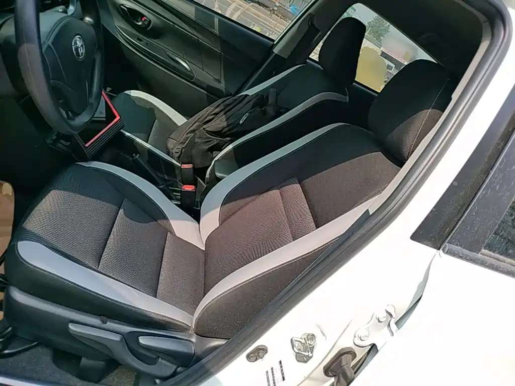 Toyota Yaris L — фото 15