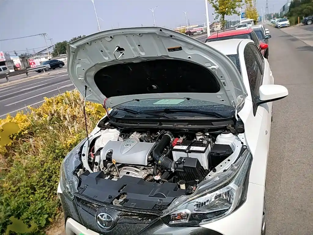 Toyota Yaris L — фото 20