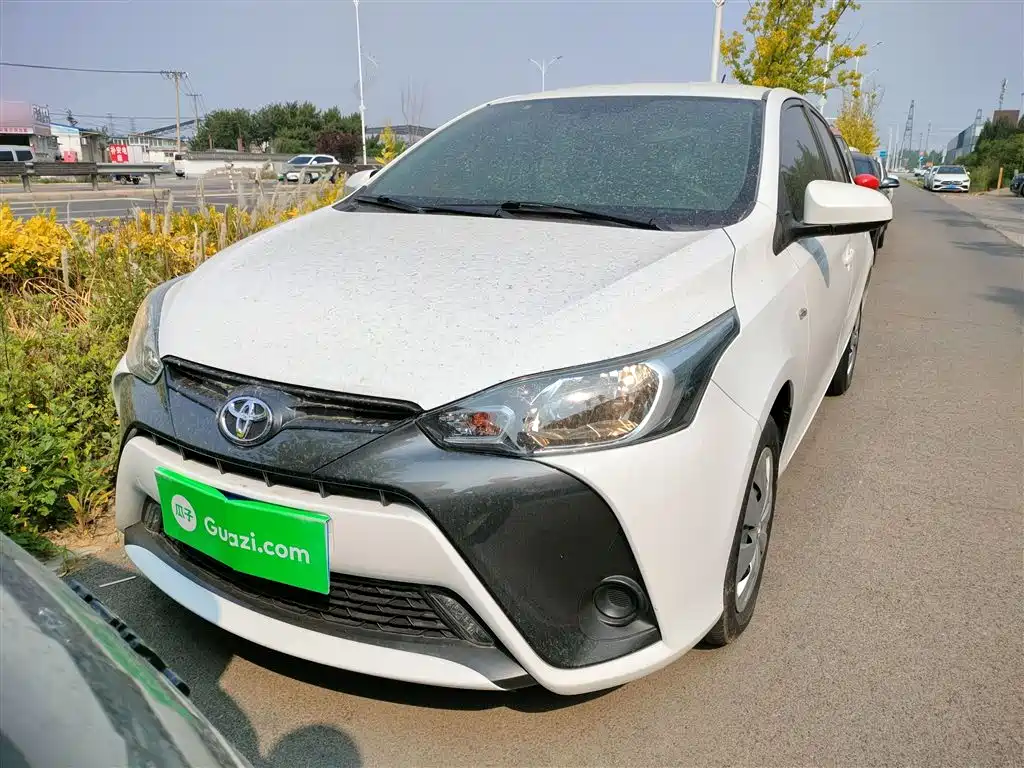 Toyota Yaris L — фото 3