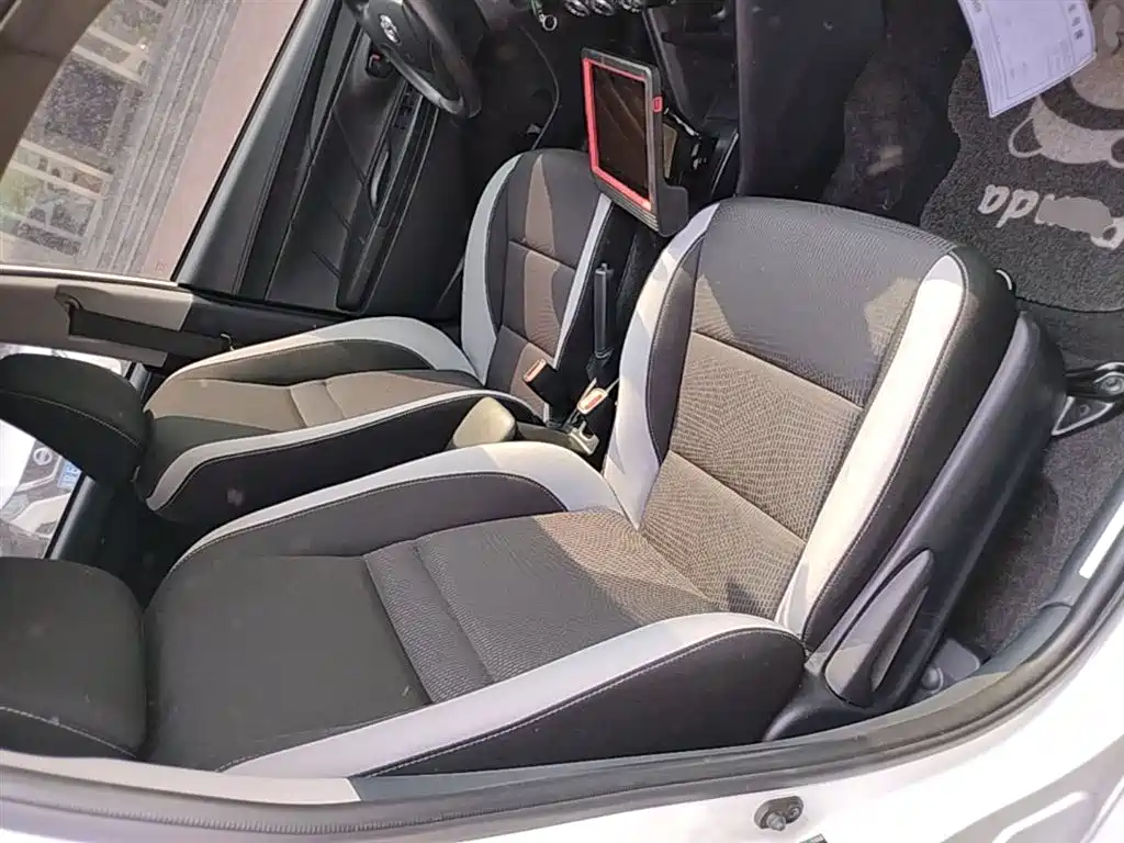 Toyota Yaris L — фото 25