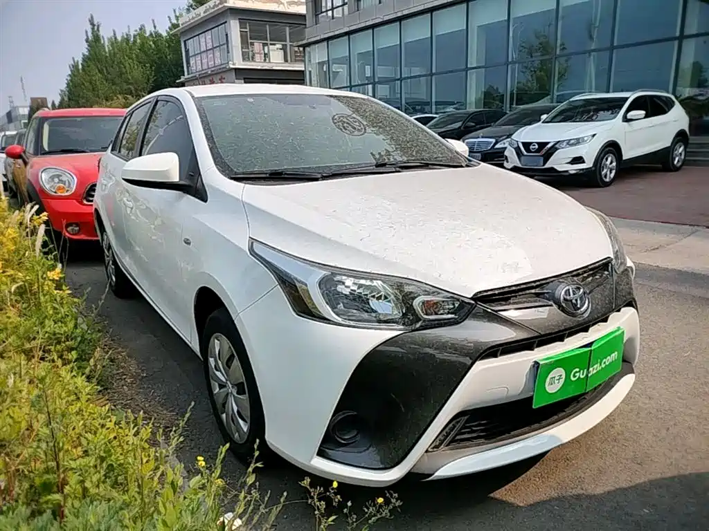 Toyota Yaris L — фото 4