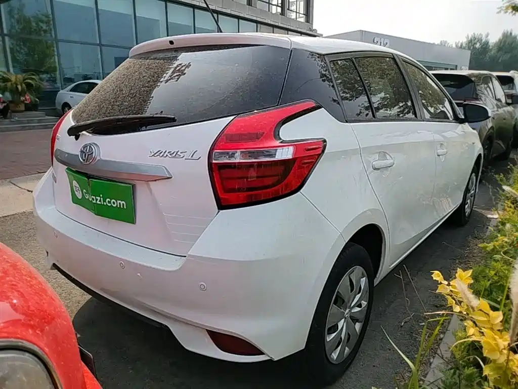 Toyota Yaris L — фото 7