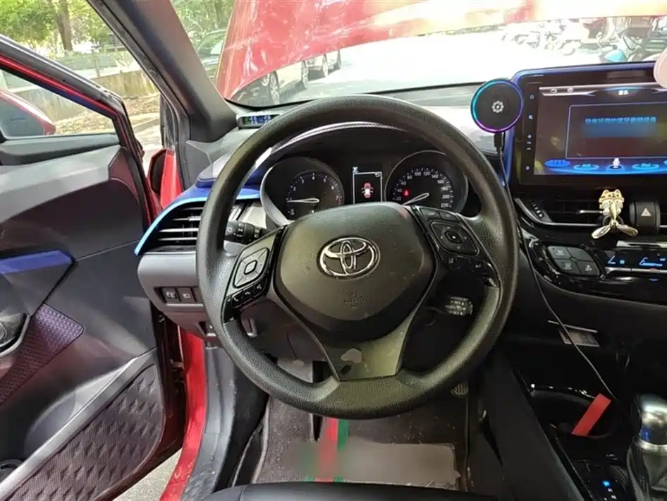 Toyota C-HR — фото 13