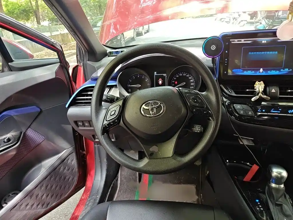 Toyota C-HR — фото 3