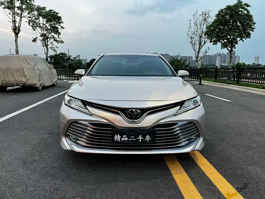 Toyota Camry — фото 2