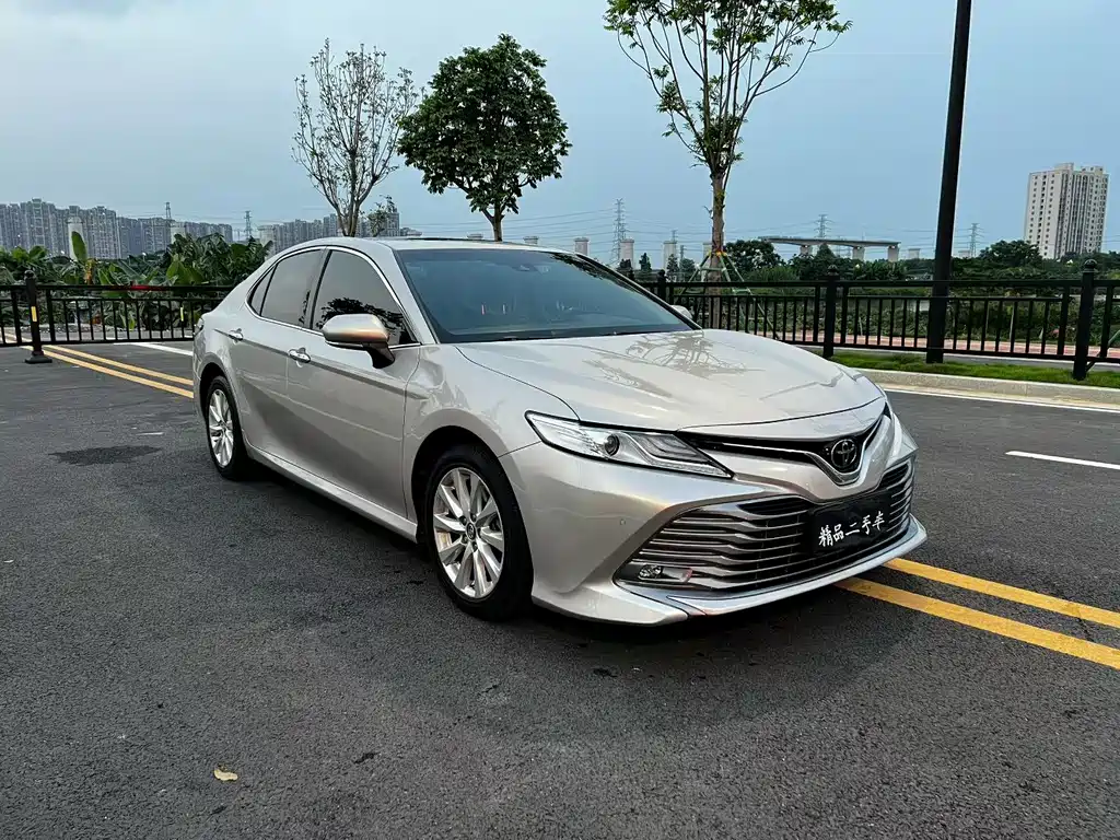 Toyota Camry — фото 3