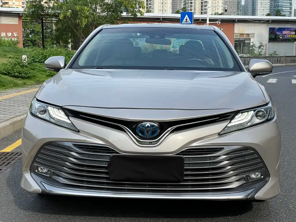 Toyota Camry — фото 2